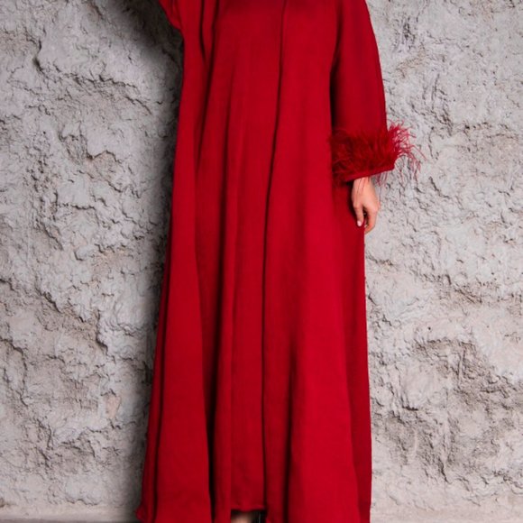 2-Piece Dress with Feather Abaya - Picture 2 of 3